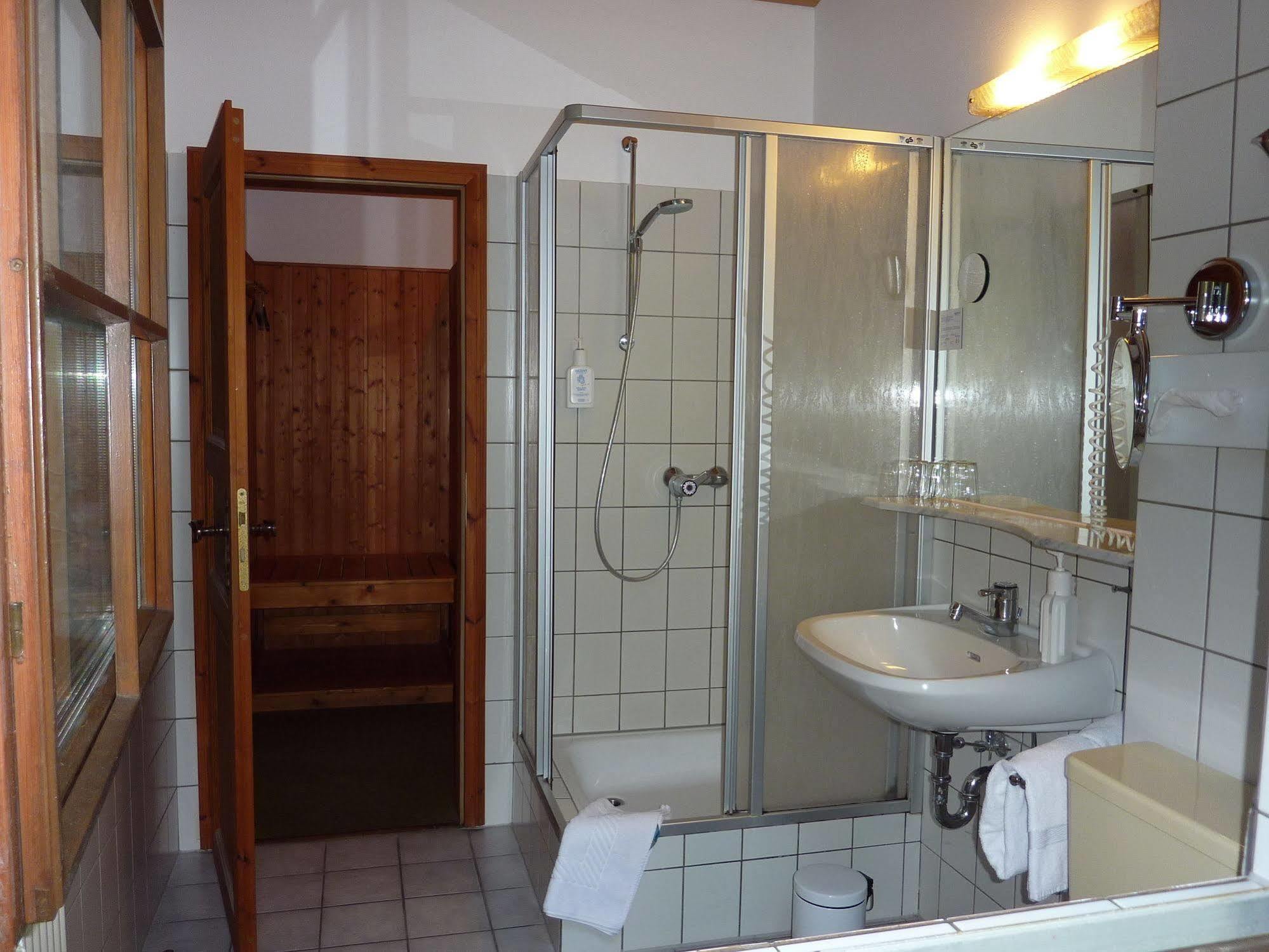Akzent Hotel Zur Wasserburg - Hotel Garni Bed & Breakfast Harpstedt Exterior foto