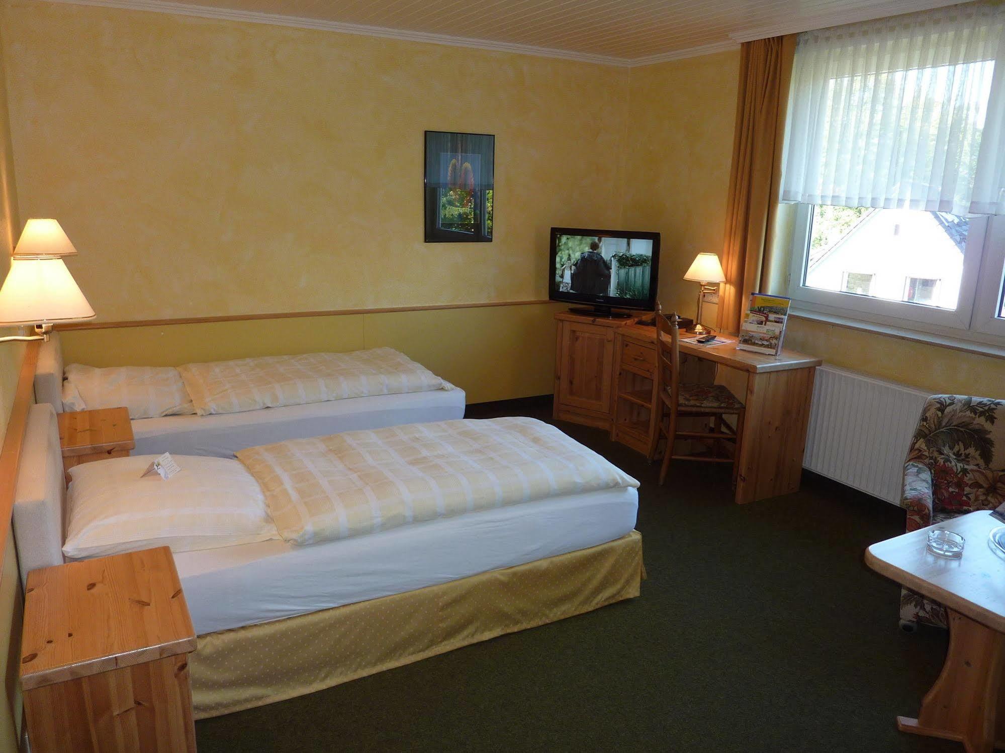 Akzent Hotel Zur Wasserburg - Hotel Garni Bed & Breakfast Harpstedt Exterior foto